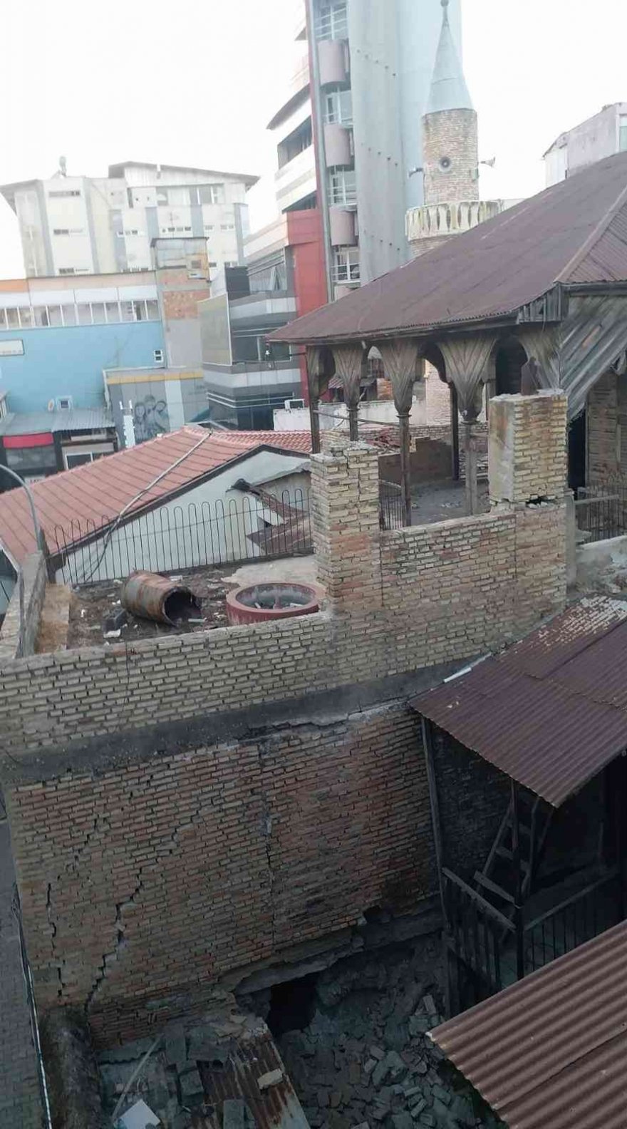 Hidayetoğlu Konağı yıkılma tehlikesinde