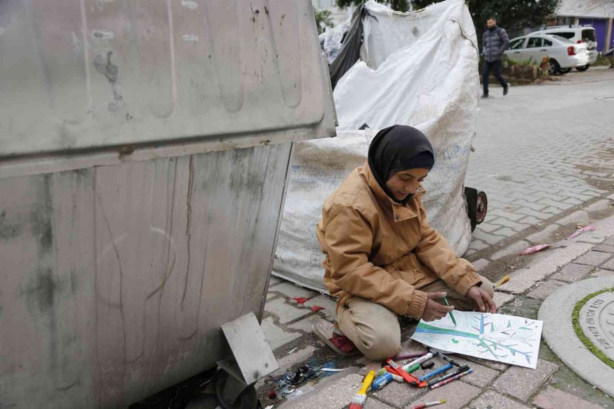 Kağıtçı ressam Zeynep