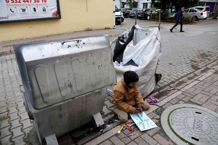 Kağıtçı ressam Zeynep