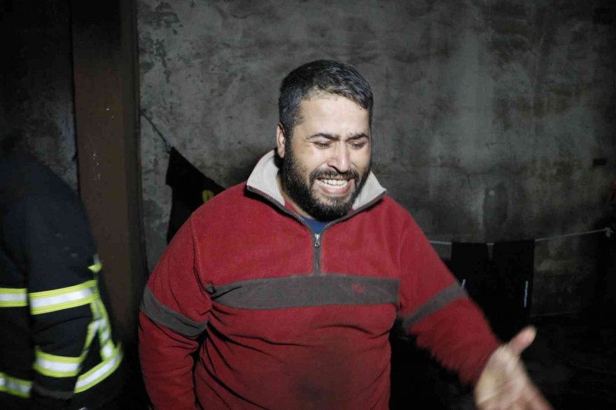 Üst kattaki daireyi yağmalayıp, alt katı çocuklar içerdeyken ateşe verdiler