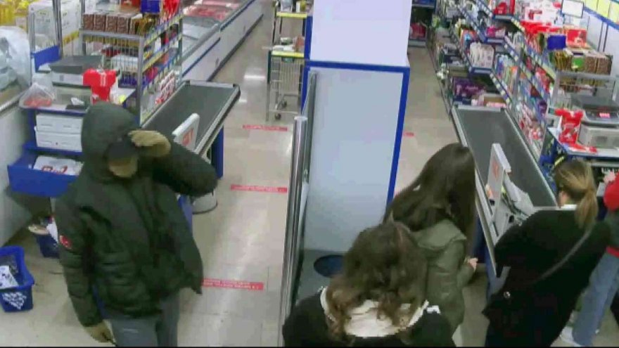 Bıçakla kasiyeri tehdit edip kasadaki 525 lirayı gasp etti