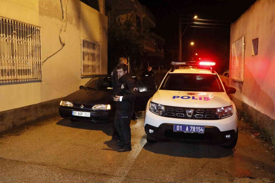 10 kilometre kaçtıktan sonra yakalanan otomobilden ruhsatsız tabanca çıktı