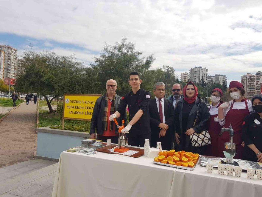 Adana’da ‘Sigara içme, portakal suyu iç’ etkinliği
