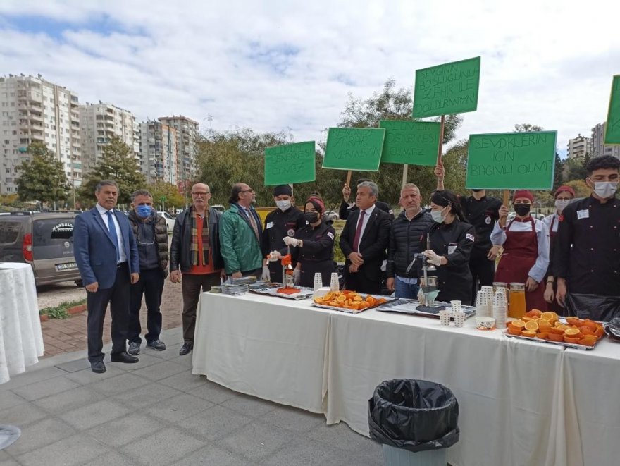 Adana’da ‘Sigara içme, portakal suyu iç’ etkinliği