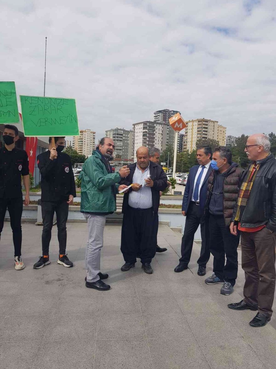Adana’da ‘Sigara içme, portakal suyu iç’ etkinliği