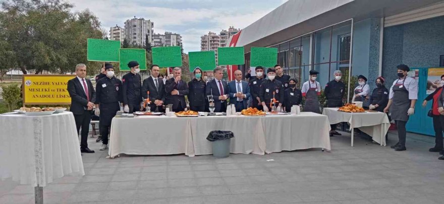 Adana’da ‘Sigara içme, portakal suyu iç’ etkinliği