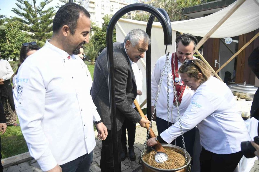 Adana Çiftçi Pazarı açıldı