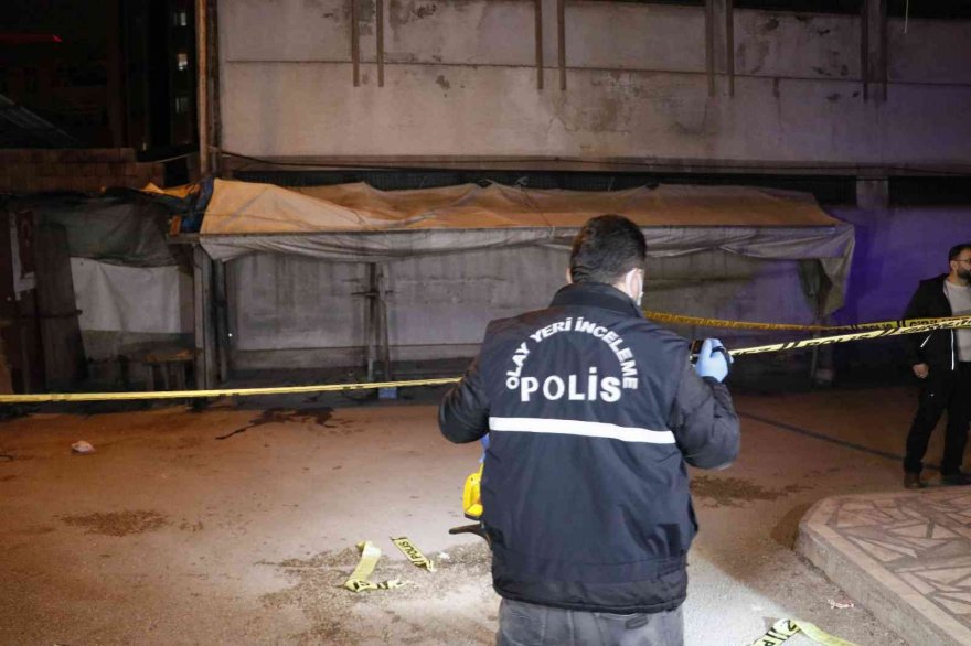 Adana'da bir kişi 4 yerinden tabanca ile vurulmuş halde bulundu