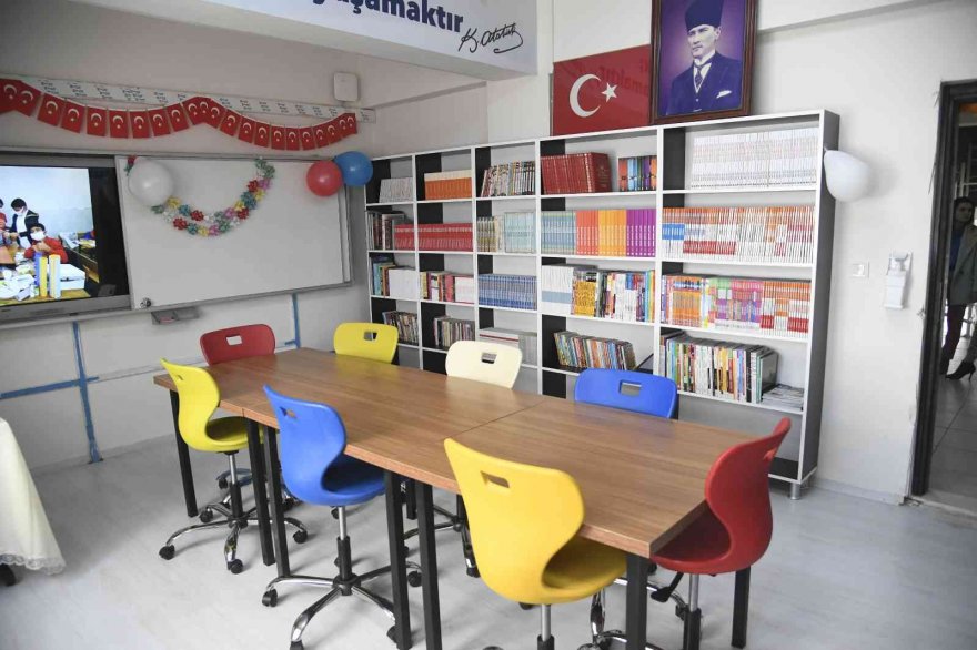 Yavuz Selim Ortaokulu kütüphanesine kavuştu