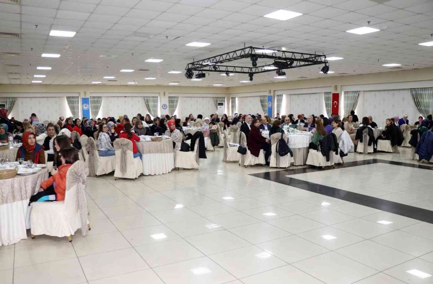 Eğitim-Bir-Sen’li kadınlar kahvaltıda buluştu