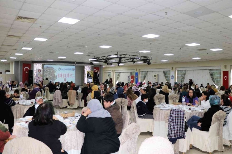 Eğitim-Bir-Sen’li kadınlar kahvaltıda buluştu