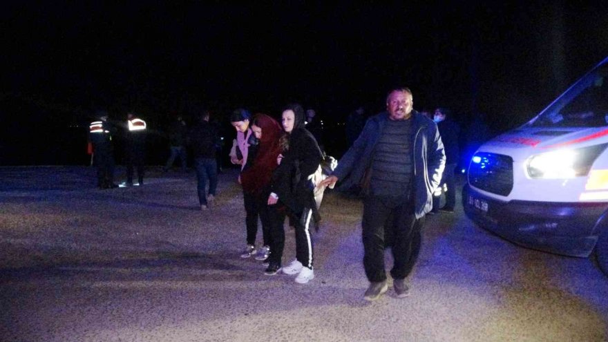Adana’da yolcu otobüsü devrildi: 4’ü ağır 23 yaralı