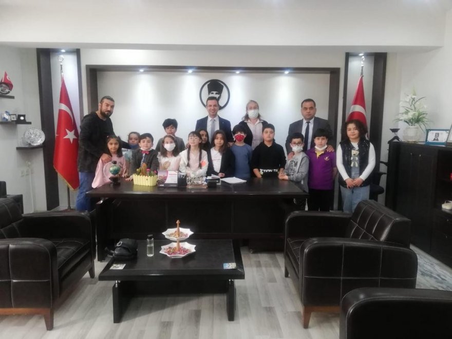 Kaymakam öğretmen, makamı sınıf oldu