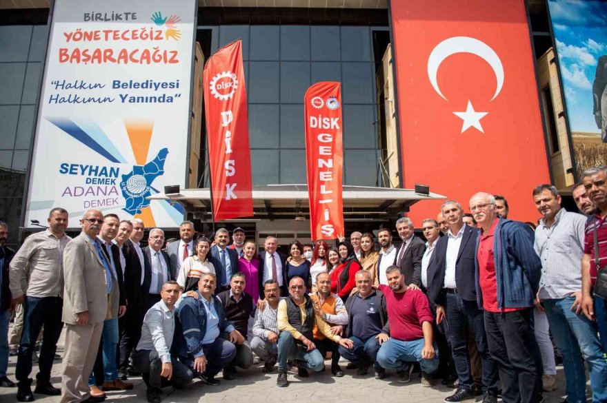 Seyhan'da toplu sözleşme halayı