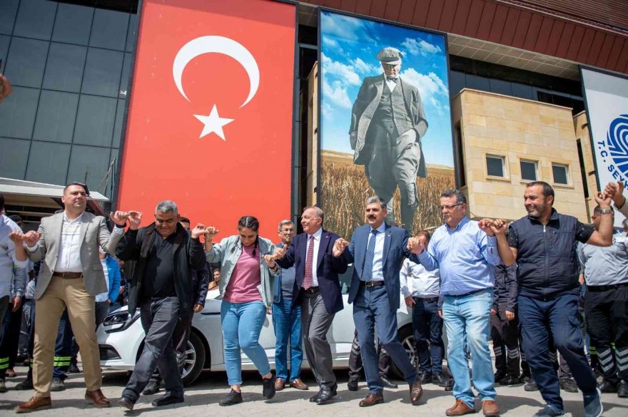 Seyhan'da toplu sözleşme halayı