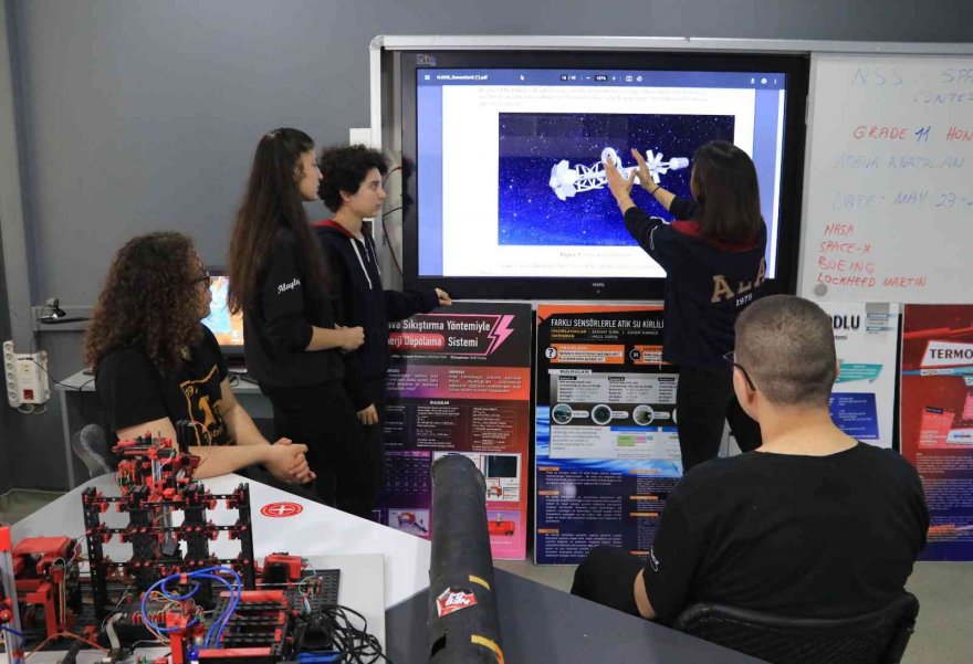 Amerika’dan Şeref Ödülü kazanan Adanalı gençler destek bekliyor