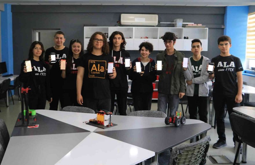 Amerika’dan Şeref Ödülü kazanan Adanalı gençler destek bekliyor