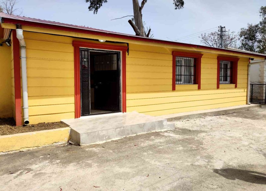 Atıl köy okulunu restore ettirip eğitim yuvası haline getirdi