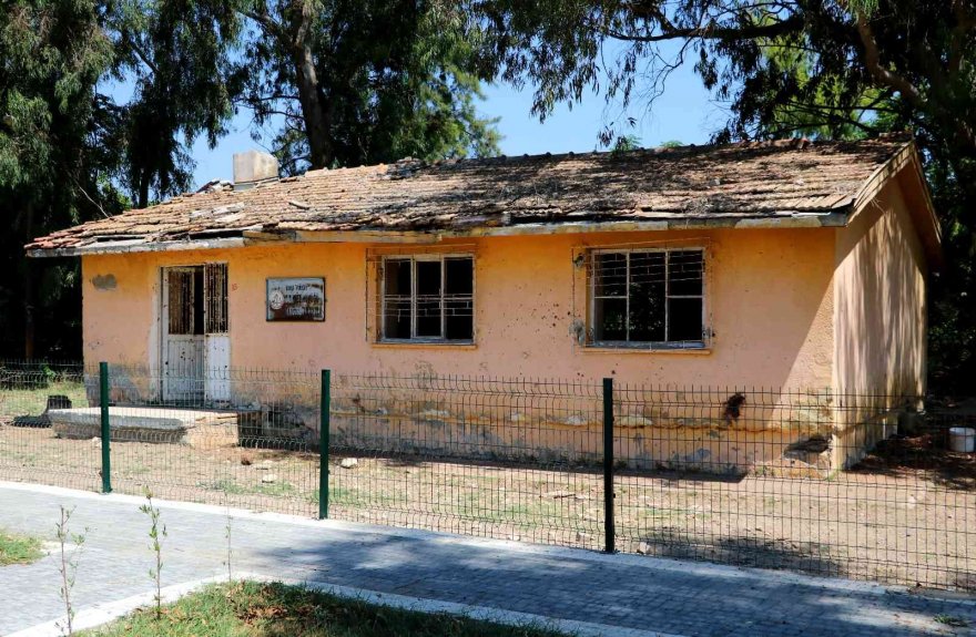 Atıl köy okulunu restore ettirip eğitim yuvası haline getirdi