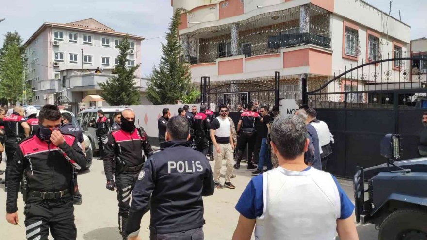 Adana’da polise silahlı saldırı: 1 ağır yaralı