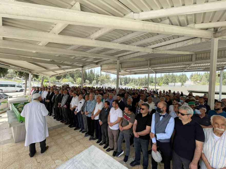 Bahçeli’nin çok sevdiği Adanalı sanatçı son yolculuğuna uğurlandı