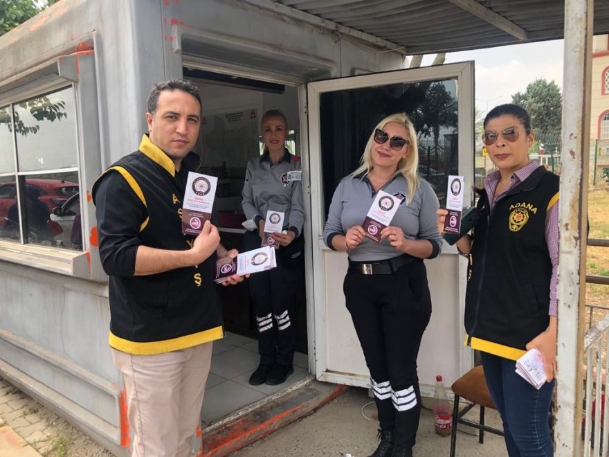 Adana polisinden mezarlıkta, AVM’de, sokakta, yurtta KADES bilgilendirmesi