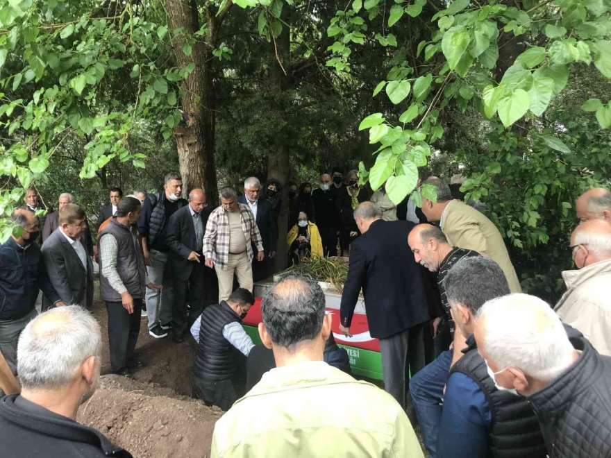 Eski Bakan Bekir Sami Daçe toprağa verildi