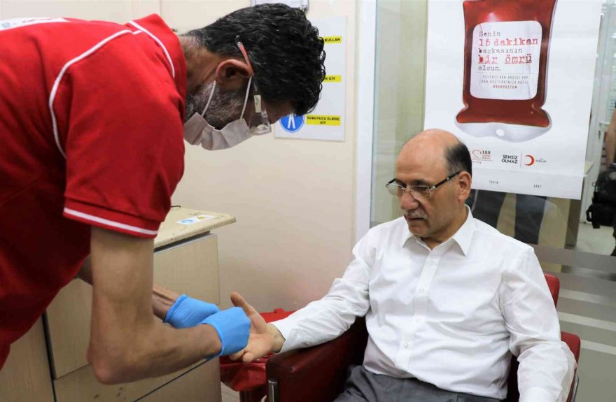 Memur-Sen’den Kızılay’a kan bağışı