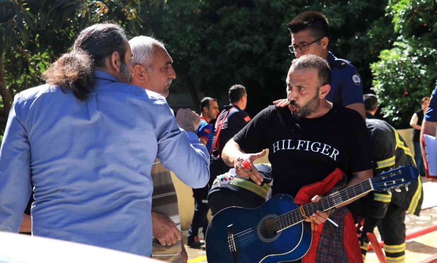 Adana’da 8’inci katta çıkan yangın 3’üncü kata ve park halindeki otomobile sıçradı