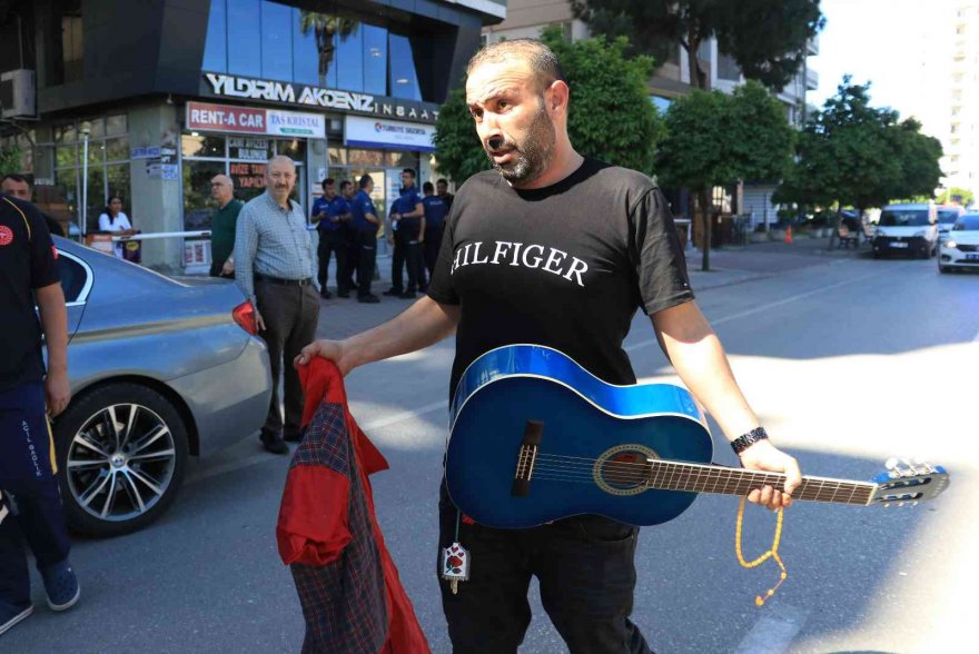 Adana’da 8’inci katta çıkan yangın 3’üncü kata ve park halindeki otomobile sıçradı