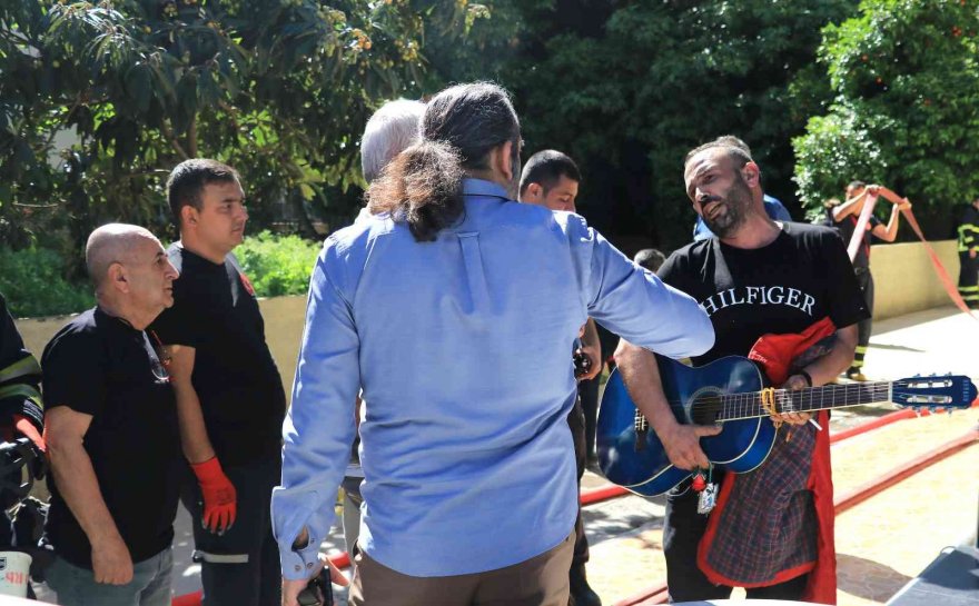 Adana’da 8’inci katta çıkan yangın 3’üncü kata ve park halindeki otomobile sıçradı