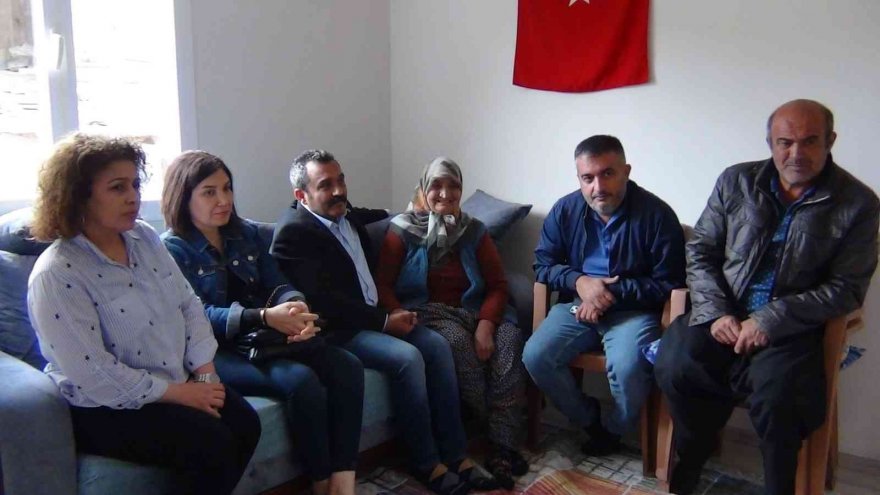 Asırlık Iraz Nine ve şehit annesi Anneler Günü’nde unutulmadı