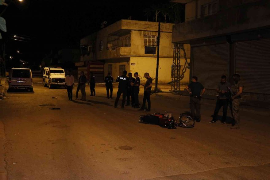 Motosiklet üzerinde ellerinde kalaşnikofla saldırıya giden şüpheliler polise yakalandı