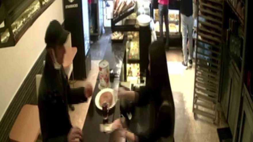 Kafede simit yedi, çay içti lavabo bataryasını çalıp gitti