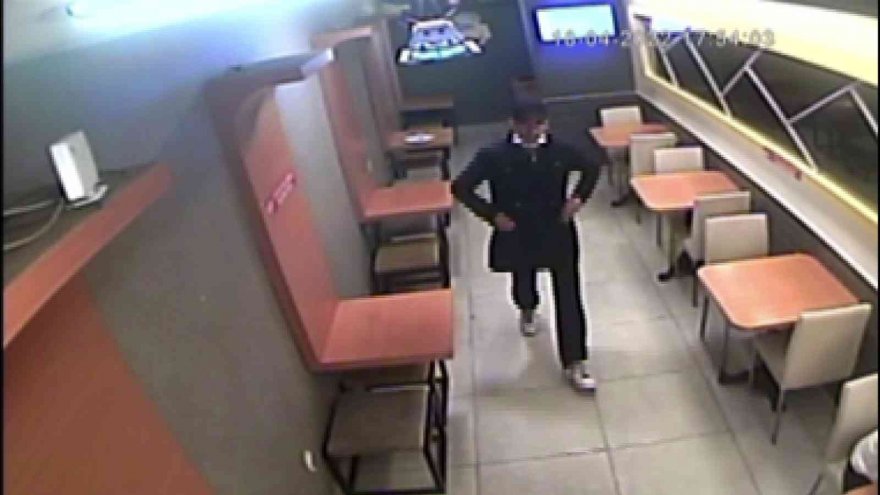 Kafede simit yedi, çay içti lavabo bataryasını çalıp gitti