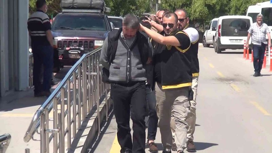 Kumarhaneden kovuldu, ayaklarından vurulurken böyle zıpladı