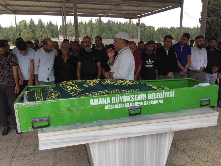 Öldürülen ünlü kadayıfçı toprağa verildi