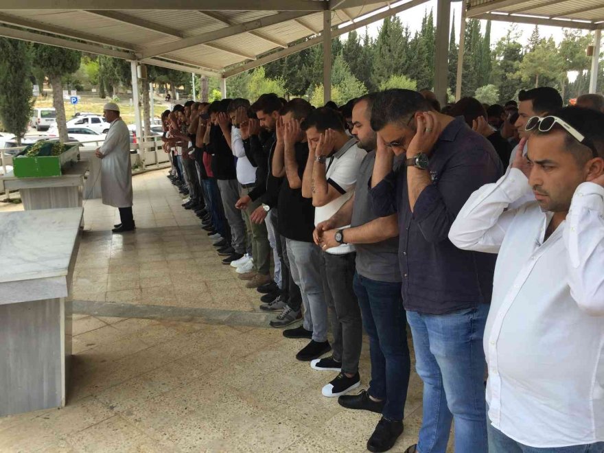 Öldürülen ünlü kadayıfçı toprağa verildi