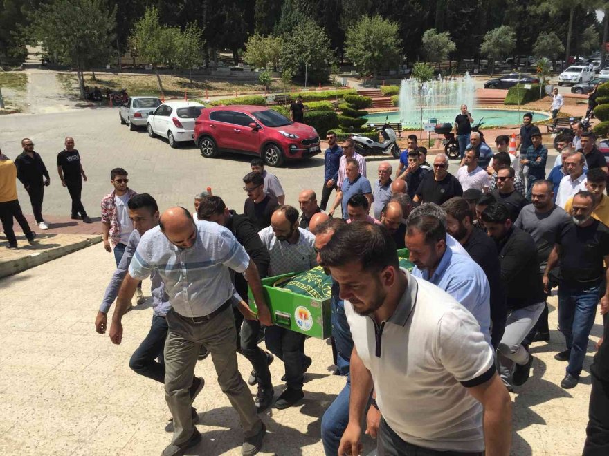 Öldürülen ünlü kadayıfçı toprağa verildi