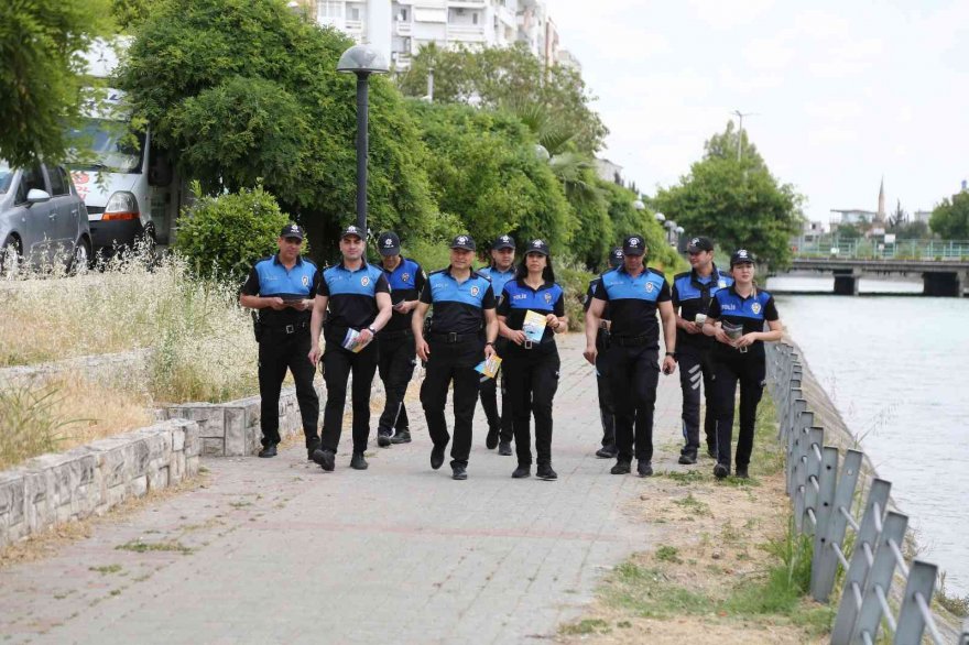 Polis iş yerlerinde boğulma bilgilendirmesi yaptı