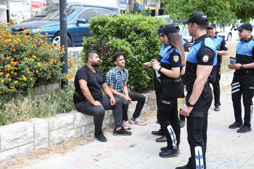 Polis iş yerlerinde boğulma bilgilendirmesi yaptı