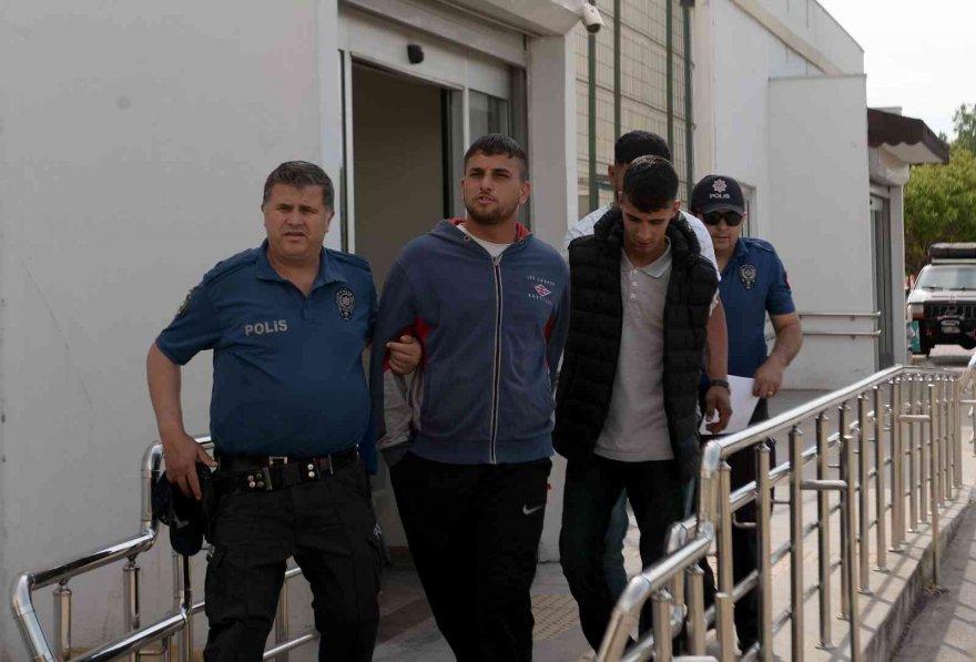 Adana'da uzun namlulu silahla kaçan 2 şahıs yakalandı