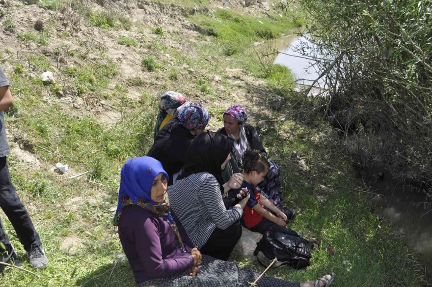 Ceyhan Nehri’nde kaybolan çocuk 3 gündür aranıyor