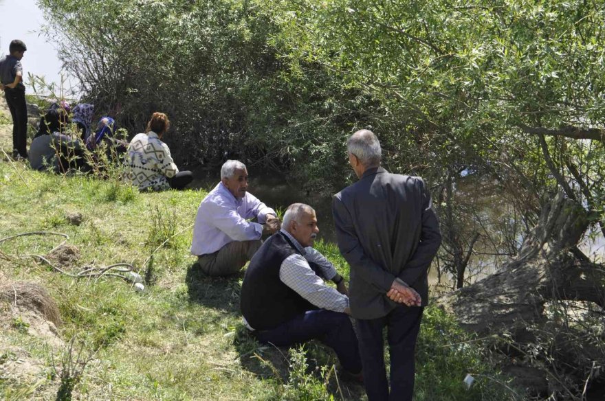 Ceyhan Nehri’nde kaybolan çocuk 3 gündür aranıyor