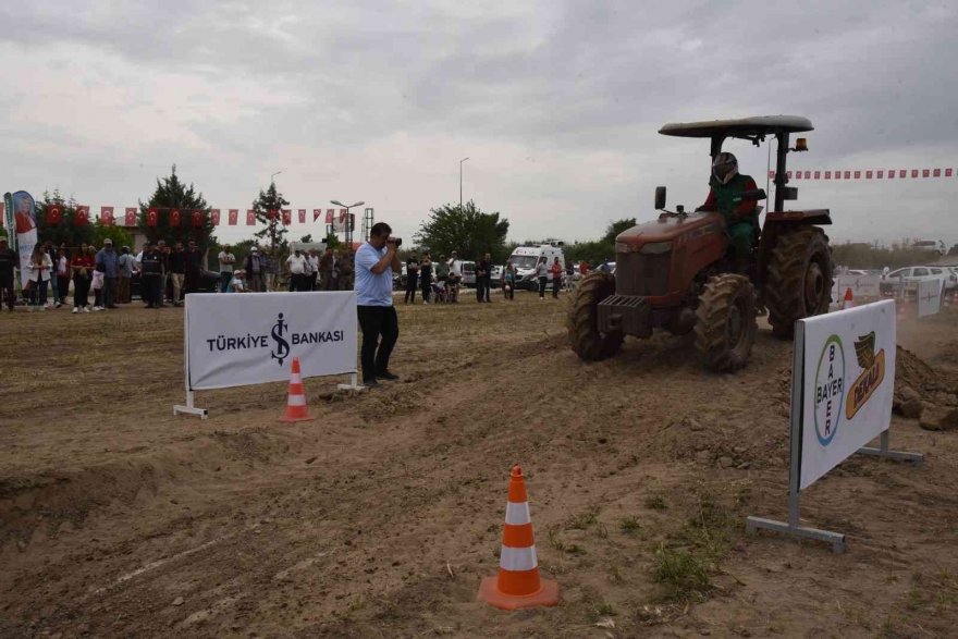 Ceyhan’da traktör yarışı heyecanı yaşandı