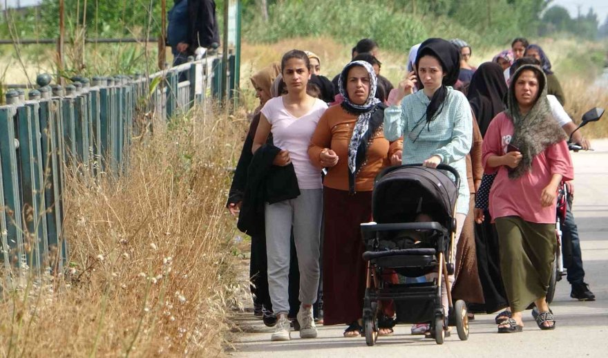 7 yaşındaki çocuk sopa almak isterken kanala düştü