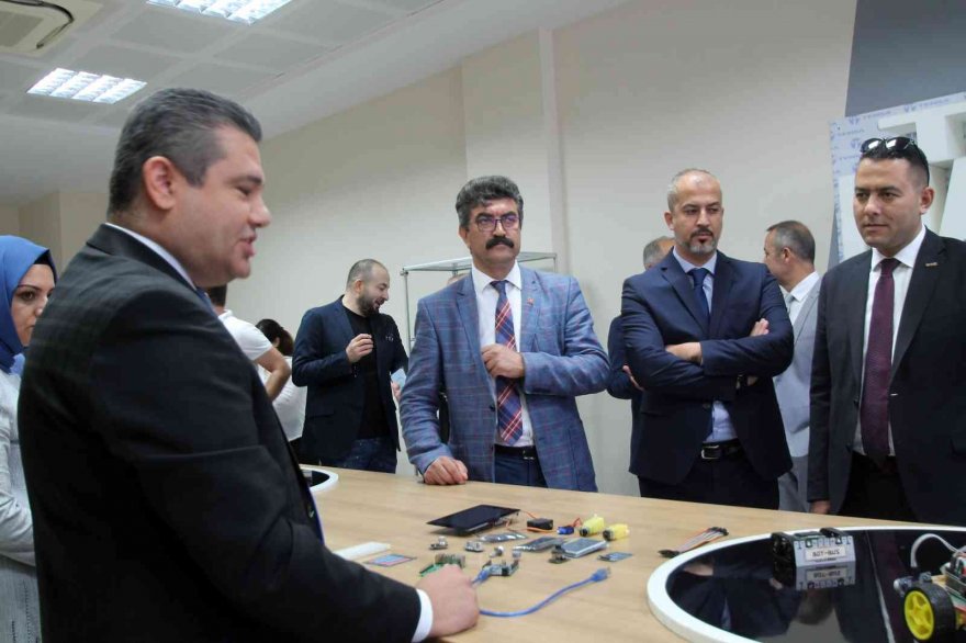 AOSB Küp Girişimcilik Merkezi açıldı