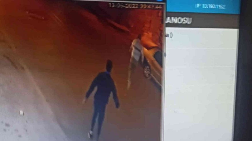 Satırlı, bıçaklı gaspçıyı market çalışanı böyle kovaladı