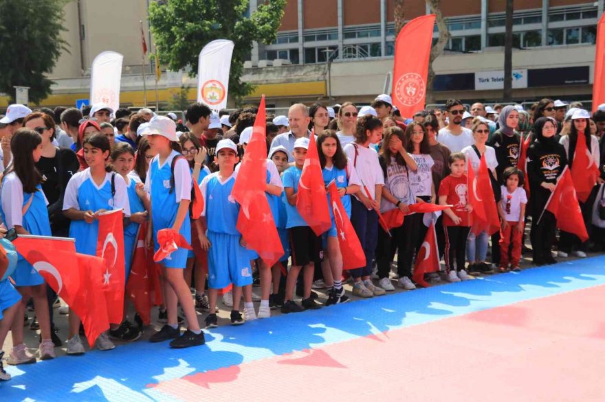 Adana’da 19 Mayıs Atatürk’ü Anma, Gençlik ve Spor Bayramı coşkusu