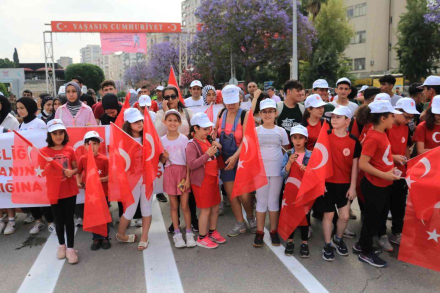 Adana’da 19 Mayıs Atatürk’ü Anma, Gençlik ve Spor Bayramı coşkusu
